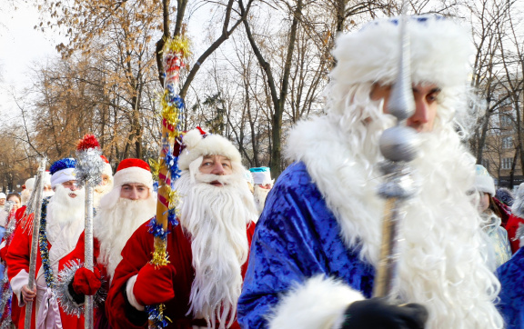 Слёт Дедов Морозов в Москве стал рекордным по числу участников